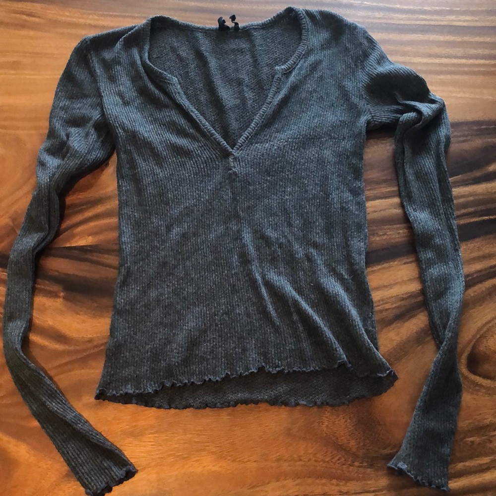 Grey top with long sleeve